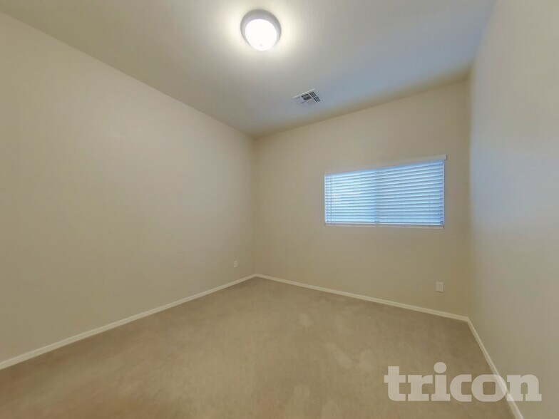 Building Photo - 15409 W Cameron Dr