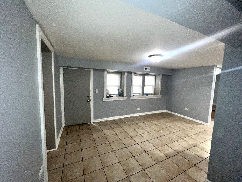 Building Photo - 2701 E 75th Pl