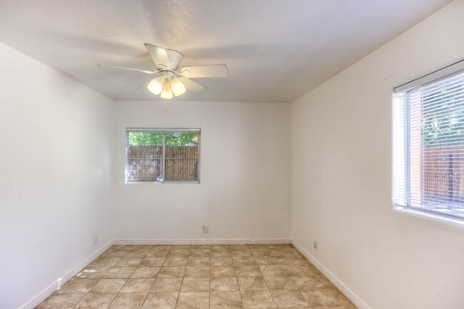 Building Photo - 2555 E Fort Lowell Rd