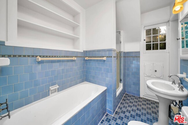 Building Photo - 618 N Rodeo Dr