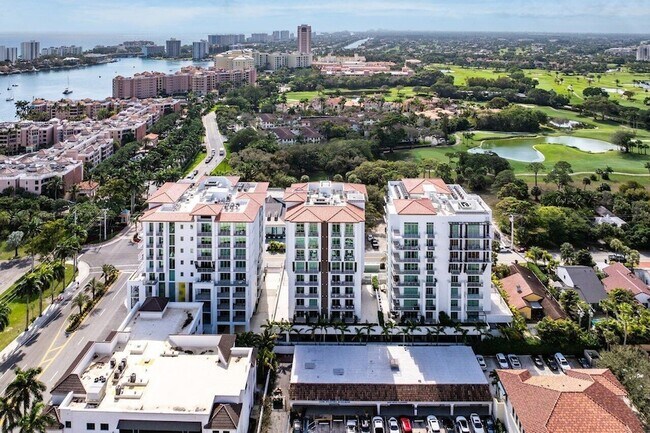 Building Photo - 495 E Royal Palm Rd