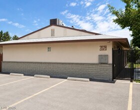 Building Photo - 2028 Daley St