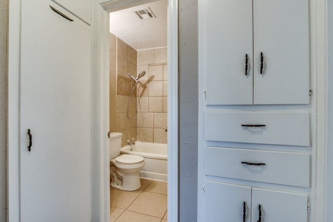 Building Photo - Charming 2-Bedroom Home with Original Hard...
