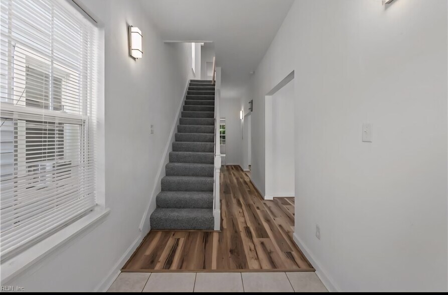 Primary Photo - 310 W 26th St