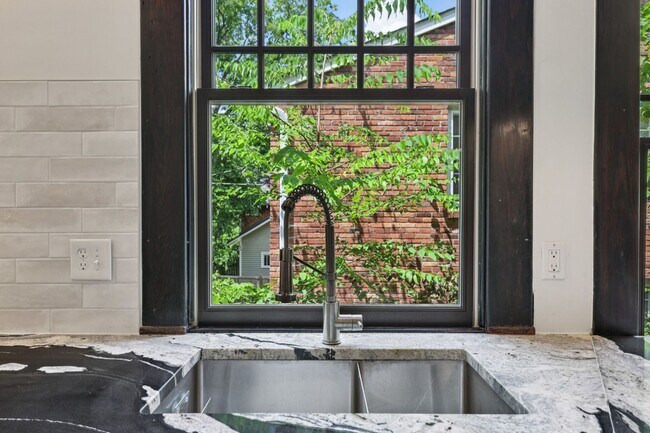 Building Photo - Beautiful Historic 4BR/3BA Gem | Hillsboro...