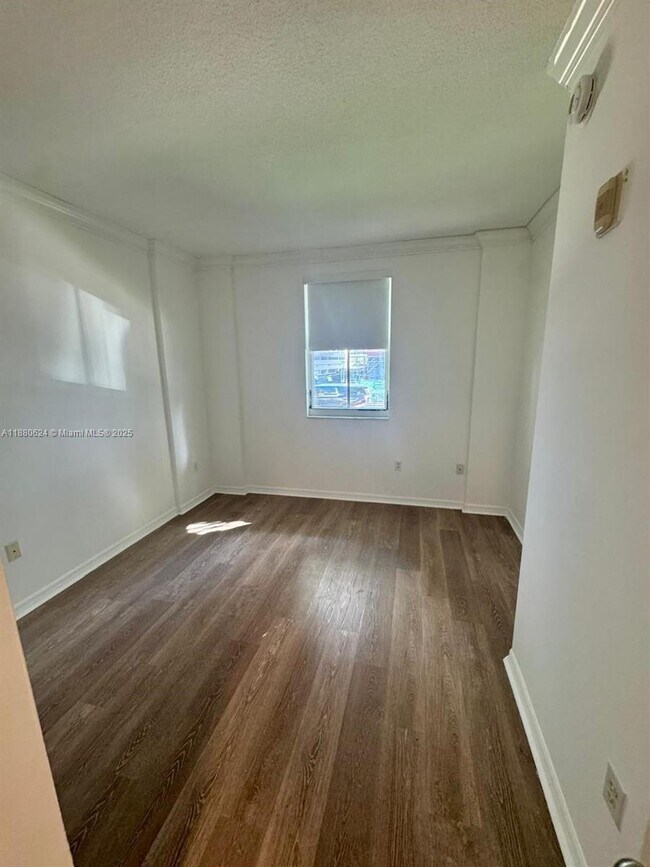 Building Photo - 9172 Collins Ave