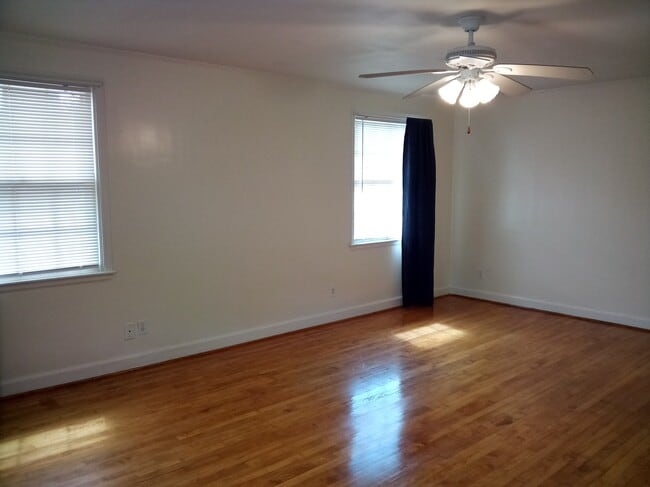 Building Photo - 2 E 54th St