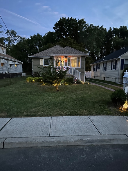 Building Photo - 68 Monroe Ave