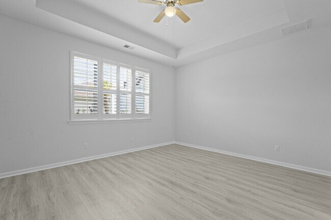 Building Photo - "Charming 2-Bedroom Retreat with 2 Baths and Den - 1558 Sq. Ft. of Comfort in Latitude Margaritav...