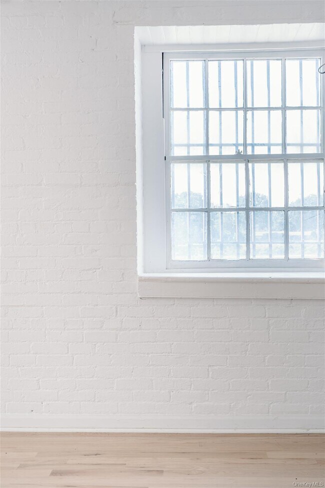 Building Photo - 155 River St