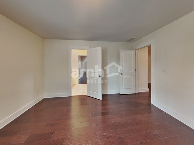 Building Photo - 1076 Adams Haven Bend