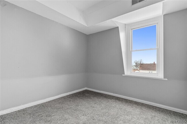 Building Photo - 2111 Seneca St