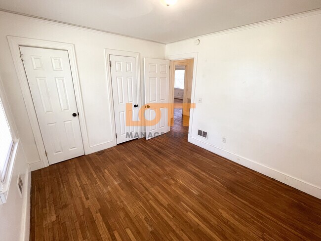 Building Photo - 216 Mountain View Cir