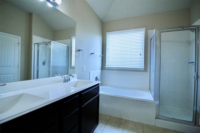 Building Photo - 25311 Saddlebrook Ranch Dr