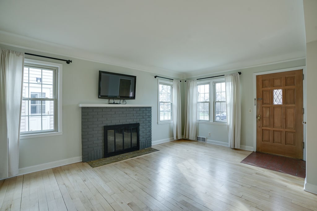 Building Photo - 3748 Perry Ave N