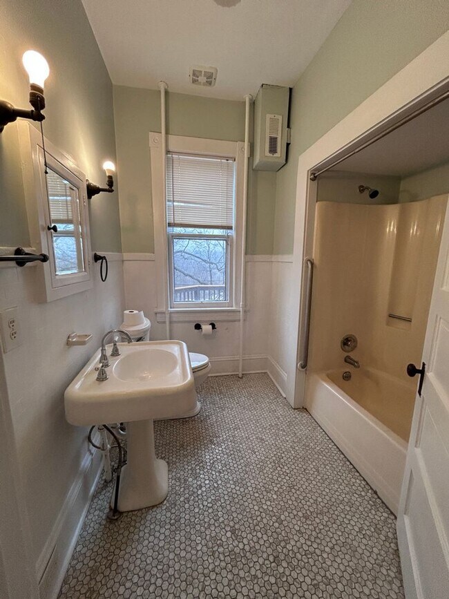 Building Photo - Renovated Victorian with historic touches & huge yard!