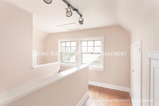 Building Photo - 5905 NE 33rd Ave