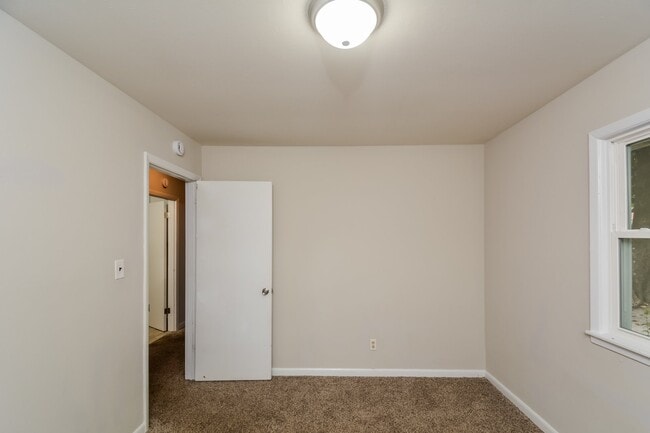 Building Photo - 4046 Village Dr