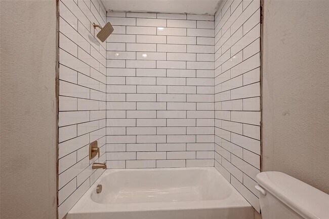 Building Photo - 811 Avenue J