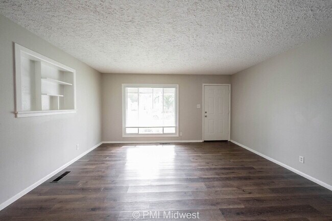 Building Photo - "Charming 4-Bedroom Retreat with Spacious Living in Indianapolis!"