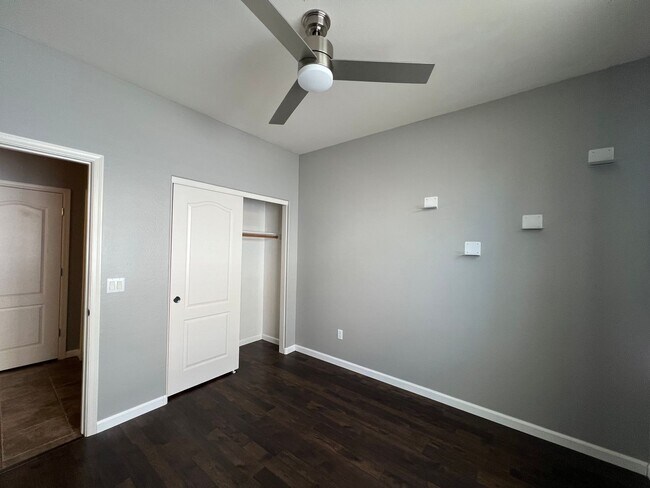 Building Photo - Gorgeous, upgraded home with a sparkling p...