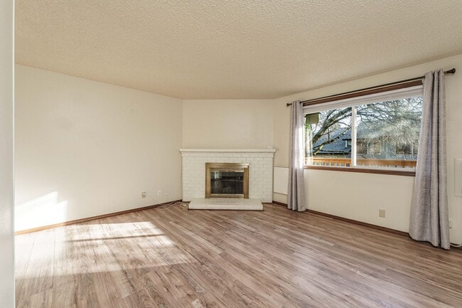 Building Photo - Updated 1 Bed / 1 Bath Upper-Level Condo with Balcony, Garage & A/C — Gated Community!