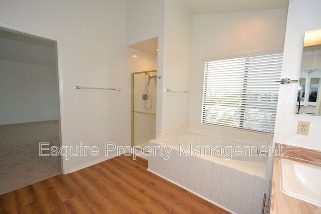 Building Photo - 1610 Oneida Pl