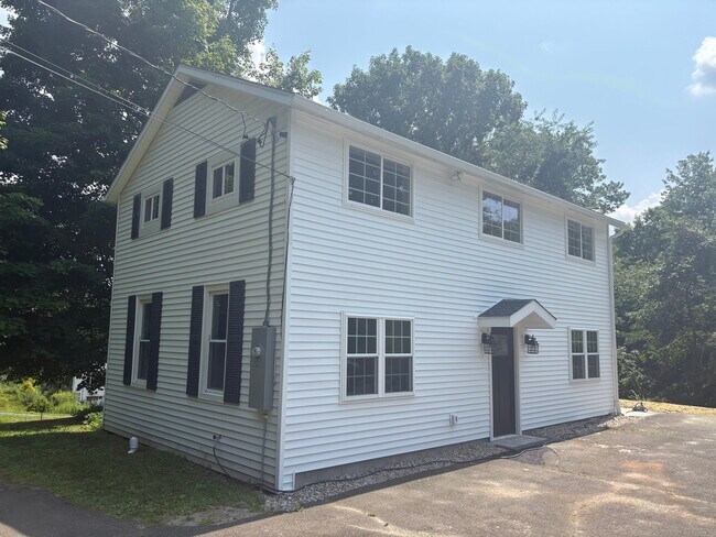 Building Photo - 12B Wood Creek Rd