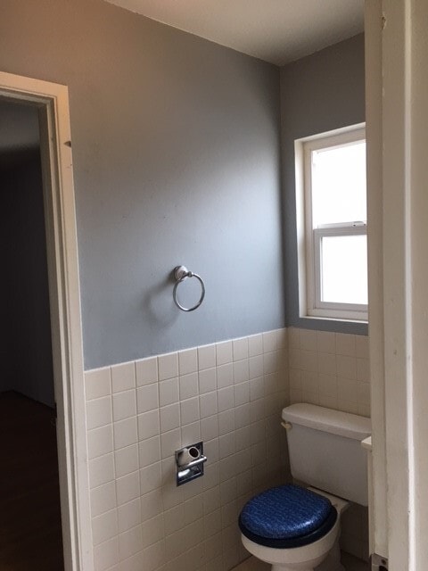 Building Photo - Beautiful Three Bedroom One and half Bath ...