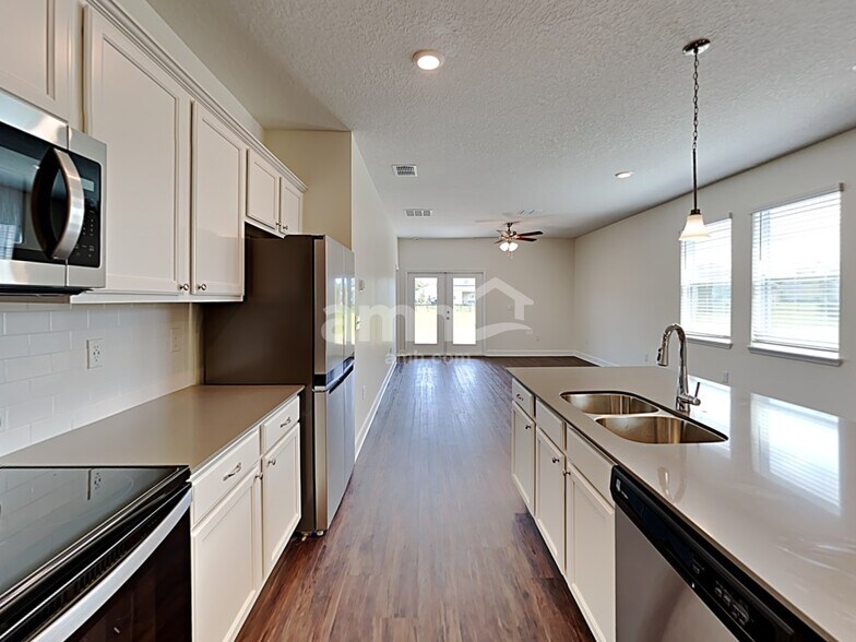 Building Photo - 2112 Saffron Walden Dr