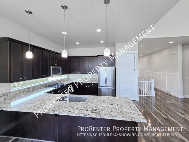 Building Photo - 1308 E Maple Way