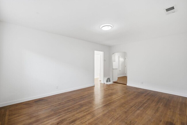 Building Photo - 541 Jackson Ave