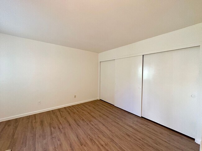 Building Photo - 2 Bedroom + 2 Bathroom Condo |  Surfside IV Gated Community | Unfurnished