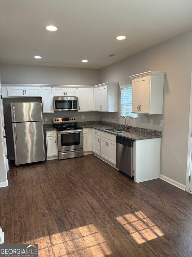 Building Photo - 241 Coral Cir