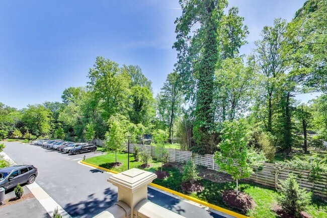 Building Photo - Stunning Contemporary Townhome - 4 Bedroom...