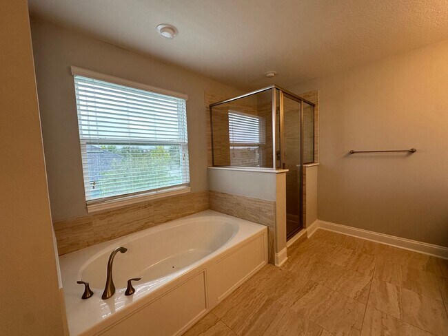 Building Photo - Large Home at Work Golf Village