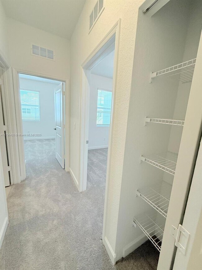 Building Photo - 524 Rivergrass St