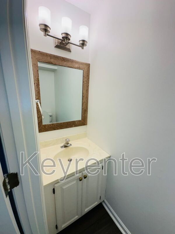 Building Photo - 132 Durwood Rd