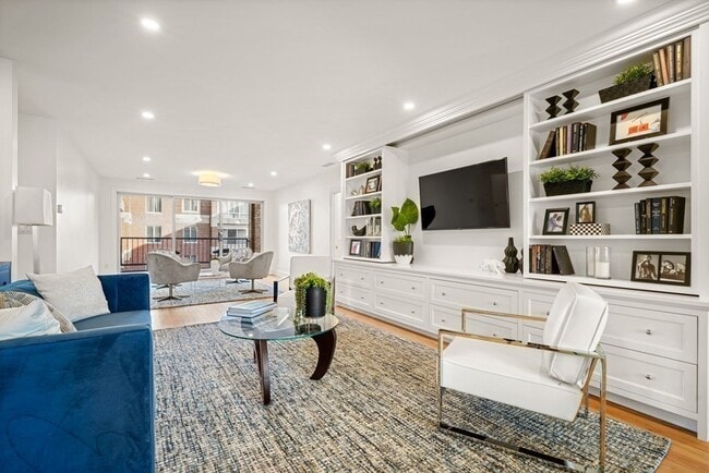 Building Photo - 130 Mt Auburn St