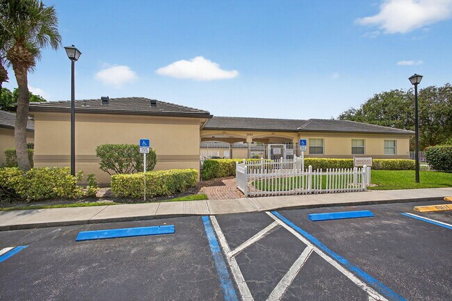 Building Photo - 2040 Greenview Shores Blvd