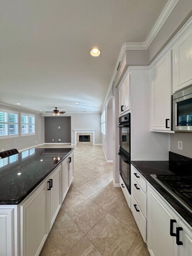 Building Photo - Discover this beautifully upgraded 5 bedro...