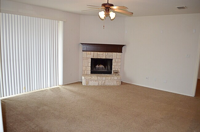 Building Photo - Spacious 2 Story Home in Weatherford Texas