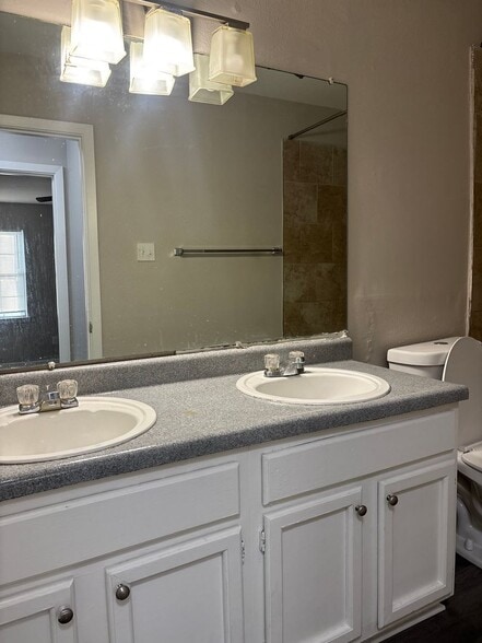 Interior Photo - Residences At The Overlook