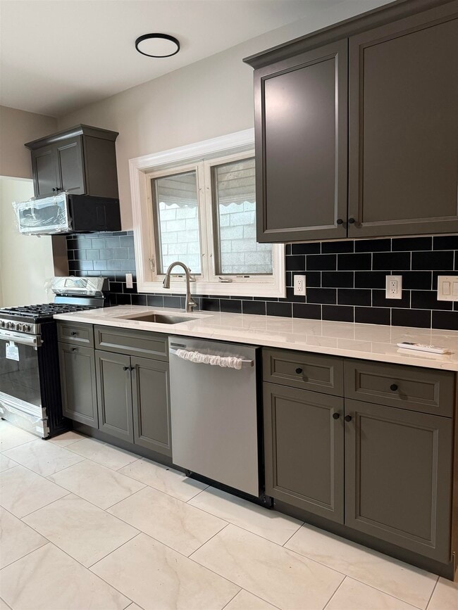 Primary Photo - 183 Lexington Ave