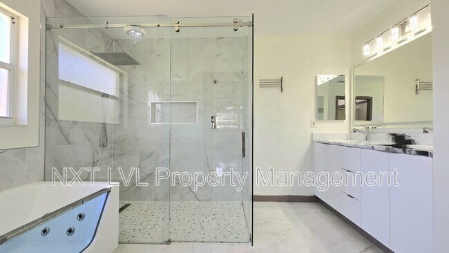 Building Photo - 511 SE 25th Terrace