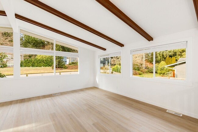 Building Photo - Gorgeous Fully Renovated 5 Bedroom Redmond/Bellevue/Kirkland Border