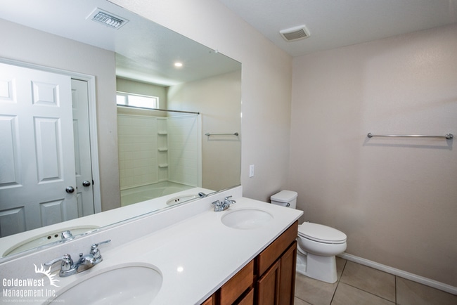 Building Photo - Modern 3Bdm 2.5Ba Two-Story Home in the De...