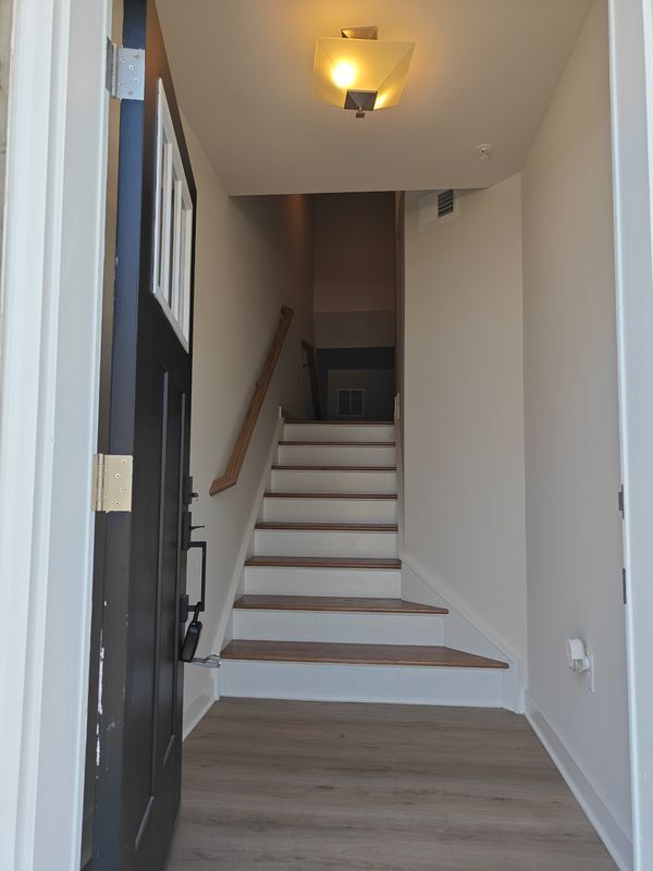 Building Photo - 131 S Durham Dr