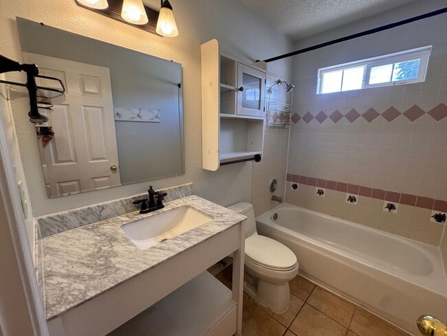Building Photo - 9701 Tapatio Dr NW