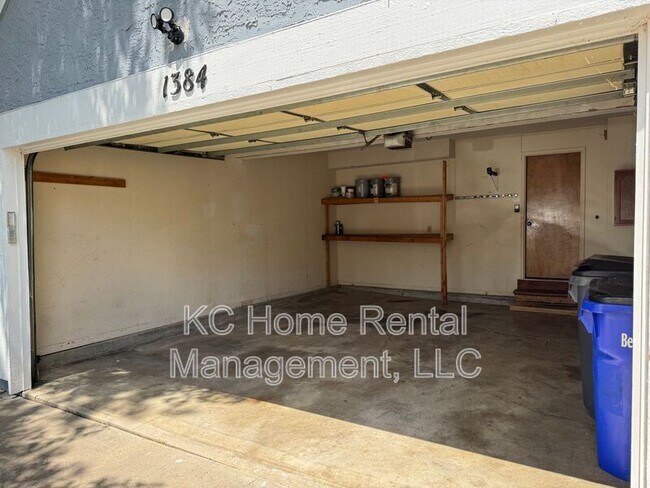 Building Photo - 1384 N Ridge Pkwy